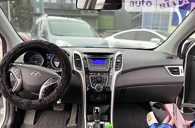 Хэтчбек Hyundai Elantra 2015 в Виннице