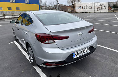 Седан Hyundai Elantra 2018 в Киеве