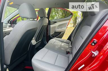 Седан Hyundai Elantra 2018 в Киеве