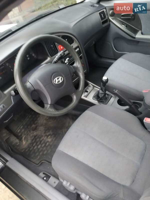 Седан Hyundai Elantra 2010 в Вараше