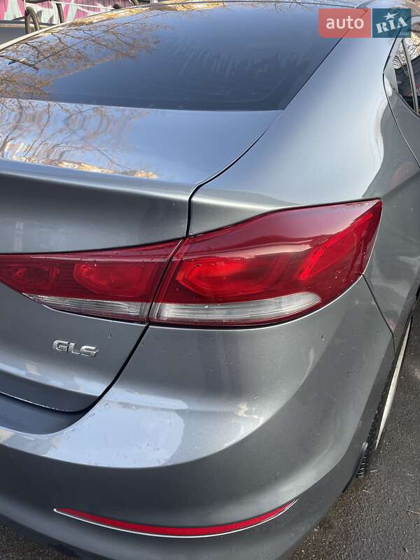 Седан Hyundai Elantra 2018 в Киеве