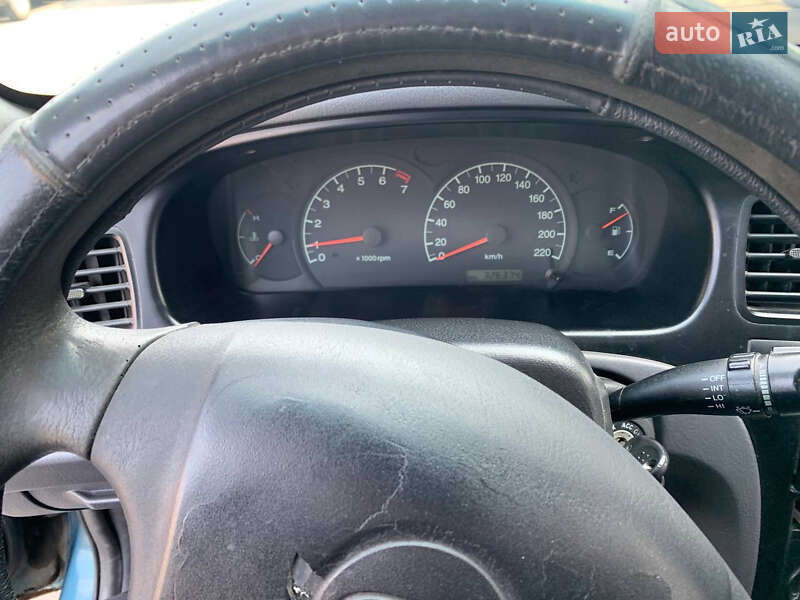 Седан Hyundai Elantra 2002 в Днепре