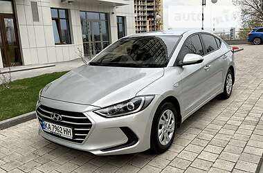 Седан Hyundai Elantra 2018 в 