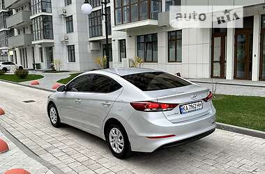 Седан Hyundai Elantra 2018 в 