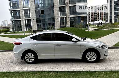 Седан Hyundai Elantra 2018 в 