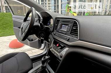 Седан Hyundai Elantra 2018 в 