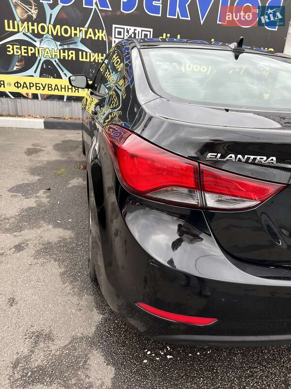 Седан Hyundai Elantra 2014 в Ужгороде