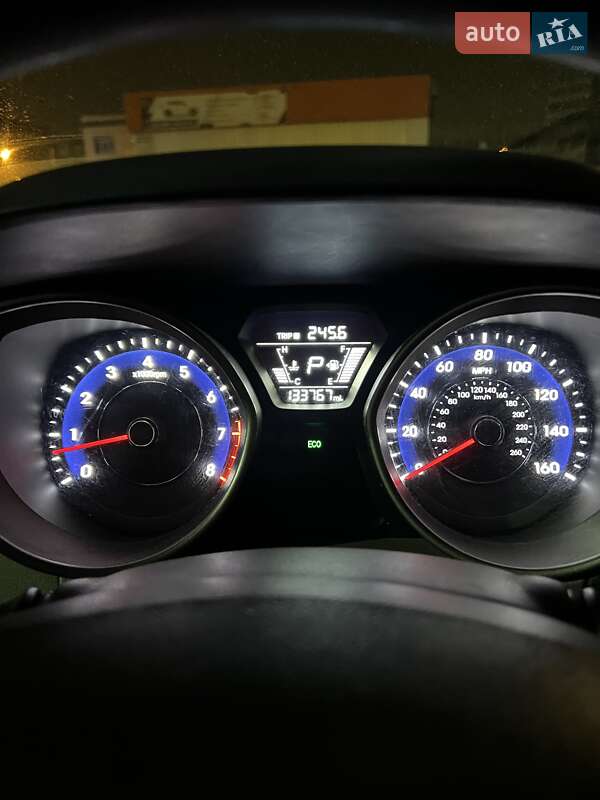 Седан Hyundai Elantra 2014 в Ужгороде
