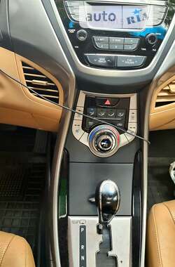 Седан Hyundai Elantra 2012 в Киеве