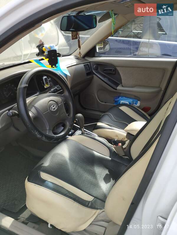Седан Hyundai Elantra 2003 в Чугуеве