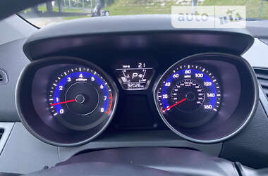 Седан Hyundai Elantra 2015 в 