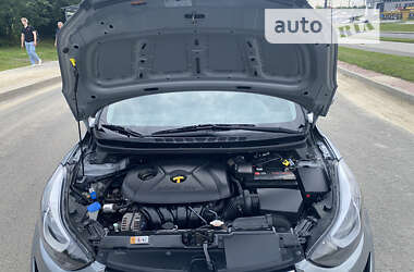 Седан Hyundai Elantra 2015 в 