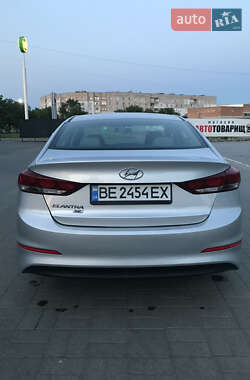 Седан Hyundai Elantra 2017 в 