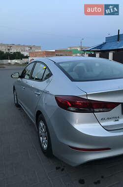 Седан Hyundai Elantra 2017 в 