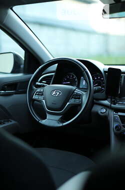 Седан Hyundai Elantra 2016 в 