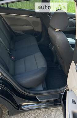 Седан Hyundai Elantra 2016 в 