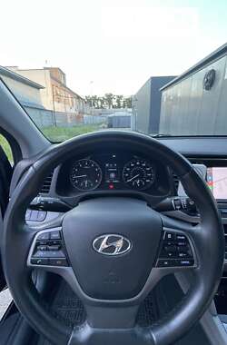 Седан Hyundai Elantra 2016 в 