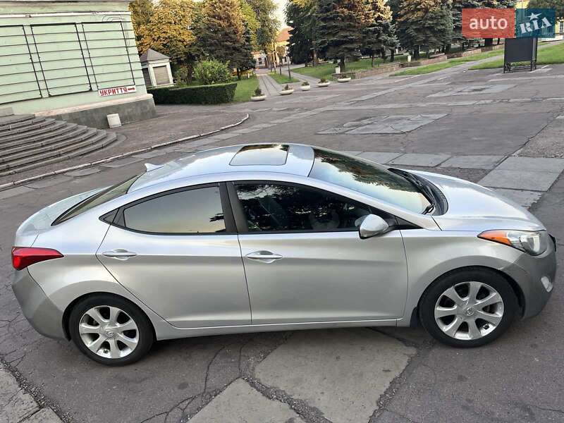 Седан Hyundai Elantra 2012 в Каменском