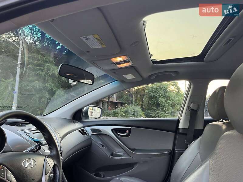 Седан Hyundai Elantra 2012 в Каменском