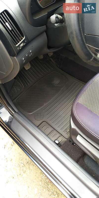 Седан Hyundai Elantra 2008 в Дунаевцах