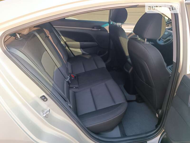 Седан Hyundai Elantra 2018 в Хмельницком