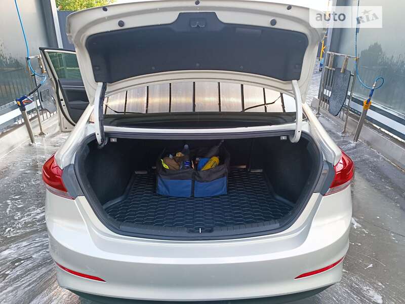 Седан Hyundai Elantra 2018 в Хмельницком