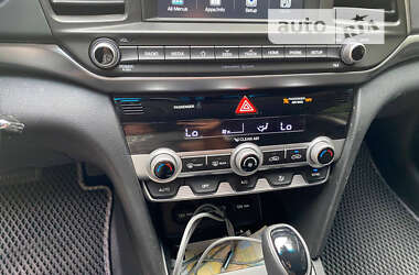 Седан Hyundai Elantra 2020 в Мироновке