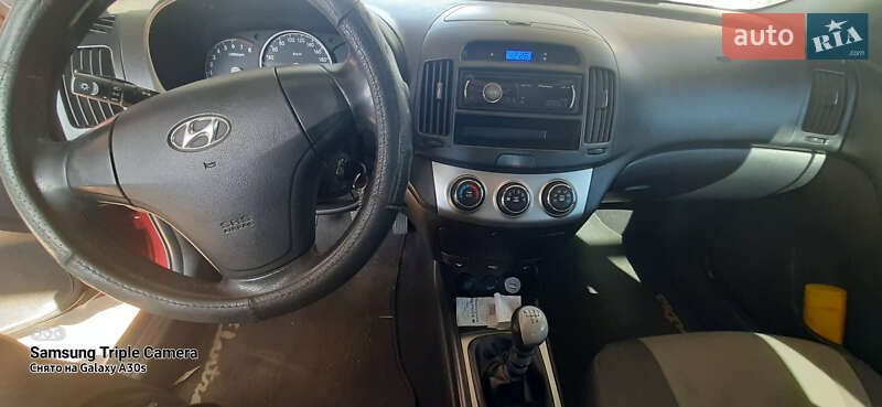 Седан Hyundai Elantra 2010 в Фастове