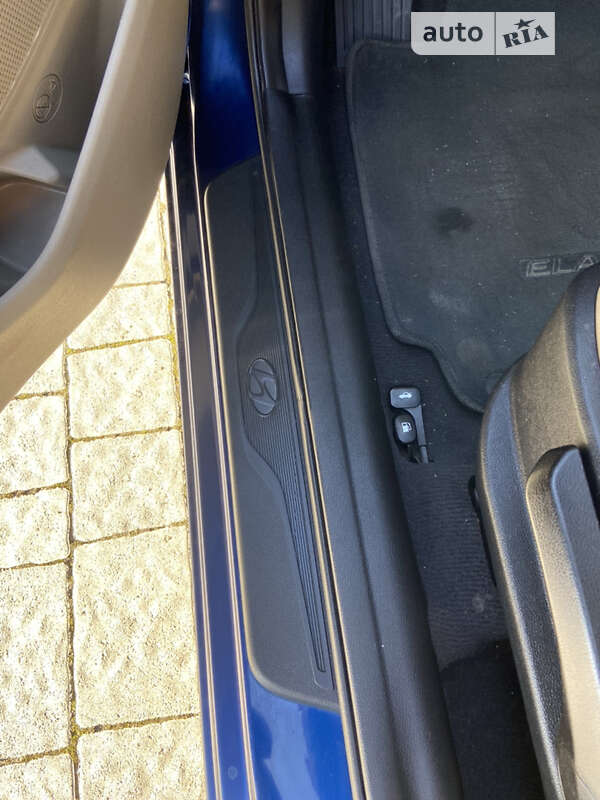 Седан Hyundai Elantra 2015 в Стрые