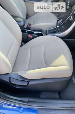 Седан Hyundai Elantra 2015 в 