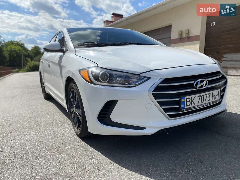 Седан Hyundai Elantra 2017 в Ровно