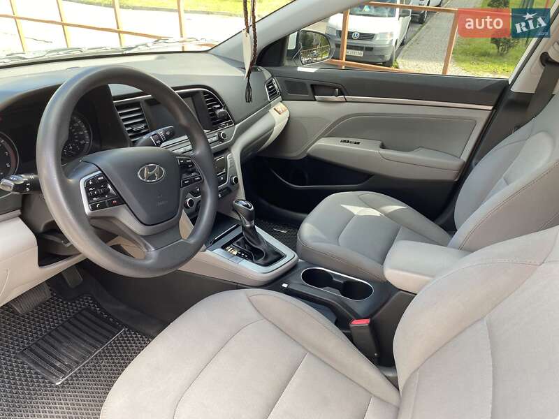 Седан Hyundai Elantra 2017 в Ровно