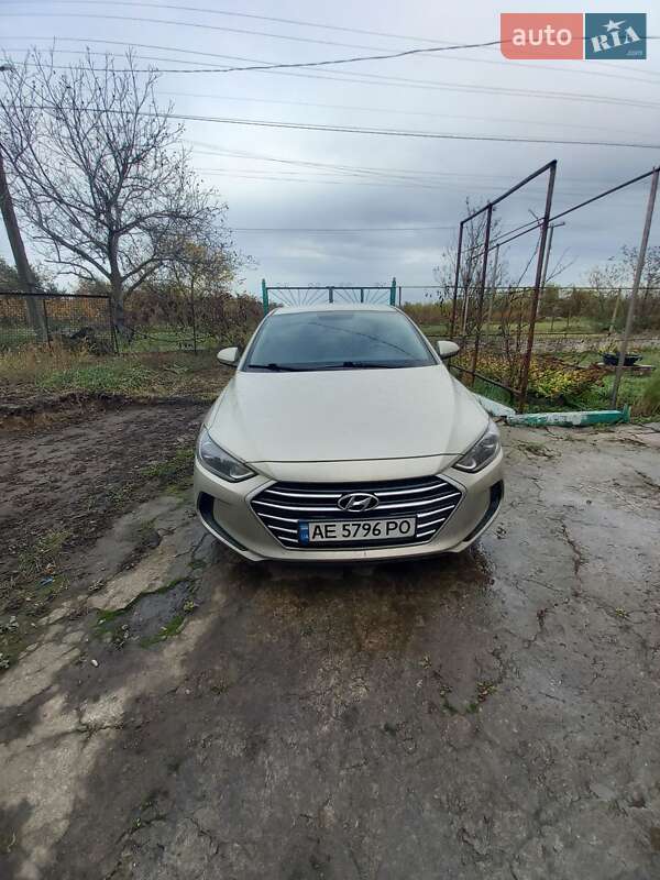 Седан Hyundai Elantra 2017 в Днепре