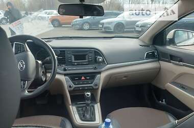 Седан Hyundai Elantra 2017 в Чернигове