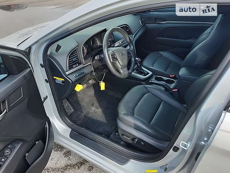 Седан Hyundai Elantra 2017 в Львове
