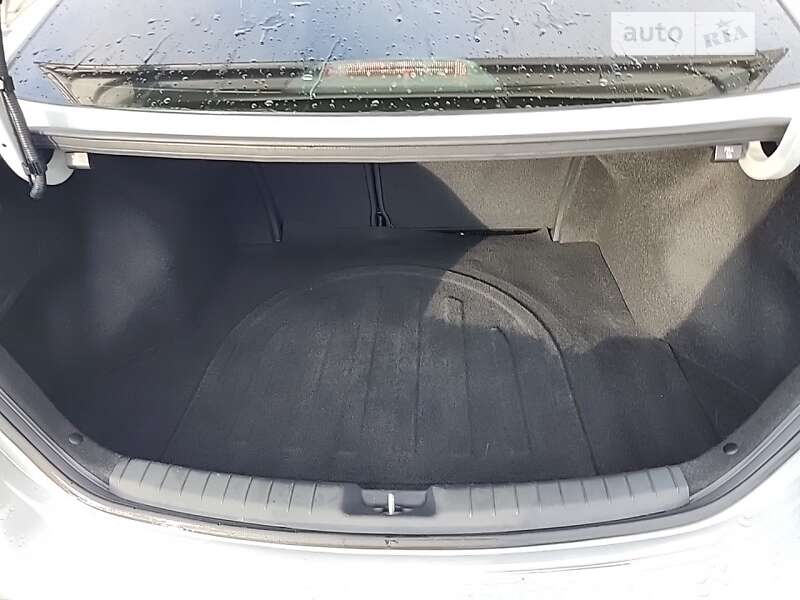 Седан Hyundai Elantra 2017 в Львове