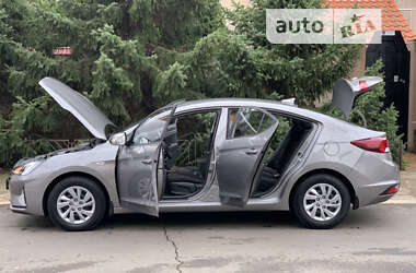 Седан Hyundai Elantra 2020 в 
