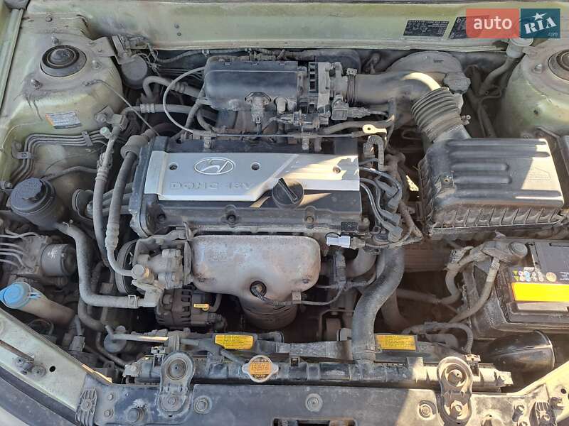 Седан Hyundai Elantra 2004 в Кропивницком