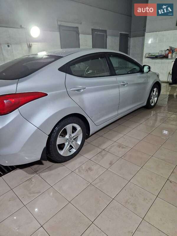 Седан Hyundai Elantra 2012 в Измаиле
