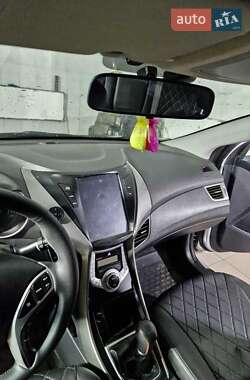 Седан Hyundai Elantra 2012 в Измаиле