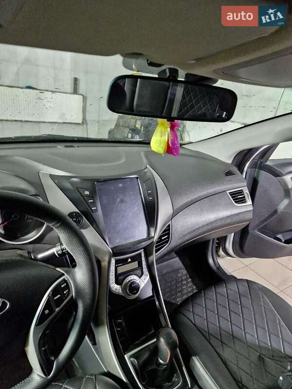 Седан Hyundai Elantra 2012 в Измаиле