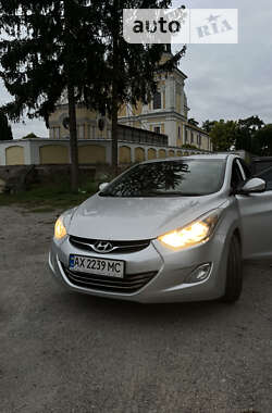 Седан Hyundai Elantra 2013 в Полонному