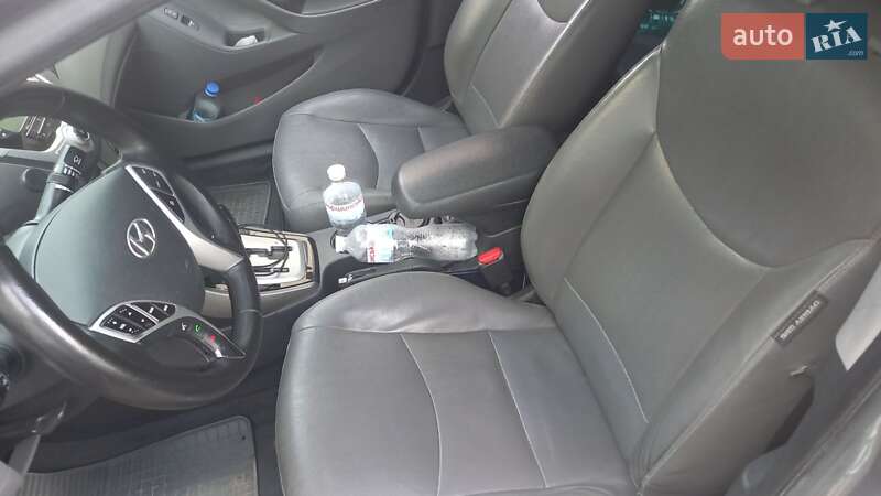 Седан Hyundai Elantra 2012 в Николаеве