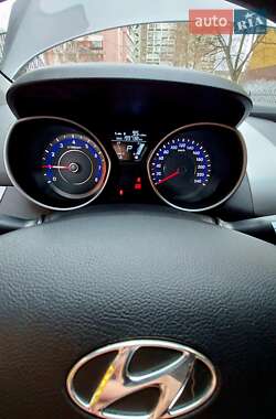 Седан Hyundai Elantra 2013 в Киеве