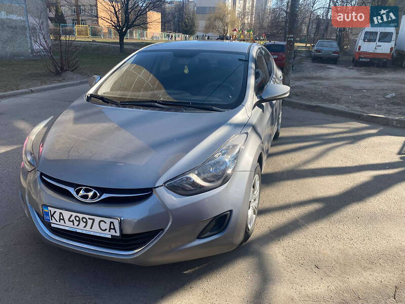 Hyundai Elantra 2012