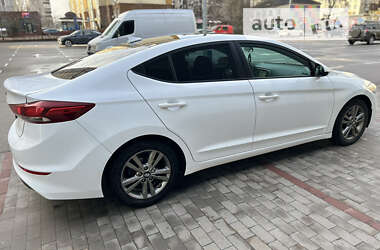 Седан Hyundai Elantra 2017 в Киеве