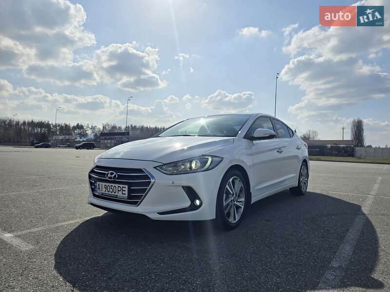 Седан Hyundai Elantra 2016 в Макарове