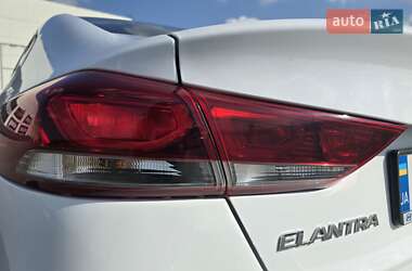Седан Hyundai Elantra 2016 в Макарове