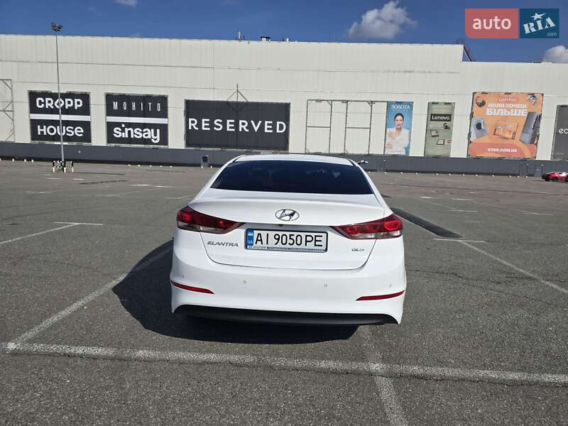 Седан Hyundai Elantra 2016 в Макарове