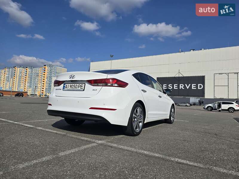 Седан Hyundai Elantra 2016 в Макарове